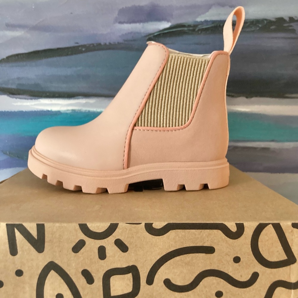 NWT Native boots: Kensington Treklite shoes